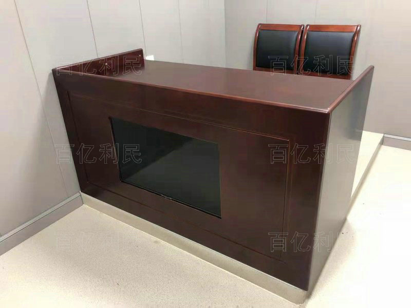 木质审讯桌